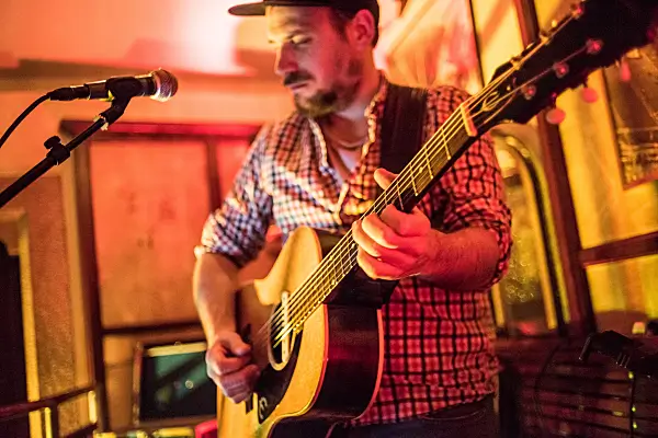 Gitarre-lernen-Privatstunden-Brixen-Gitarrenschule Gitarre-lernen-Privatstunden-Brixen-Gitarrenschule